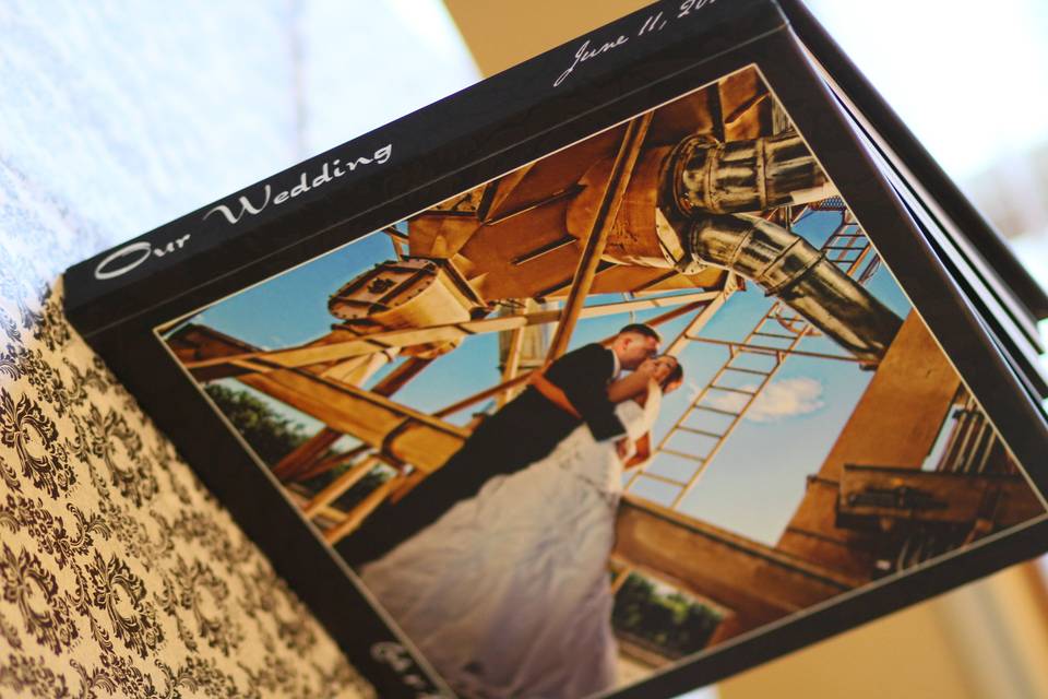 The back of one of our largest couture albums.  All of our albums are made custom with love.#Ariphotographyweddingalbum