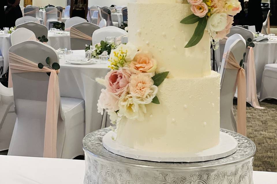 4 TIRED WEDDING CAKE