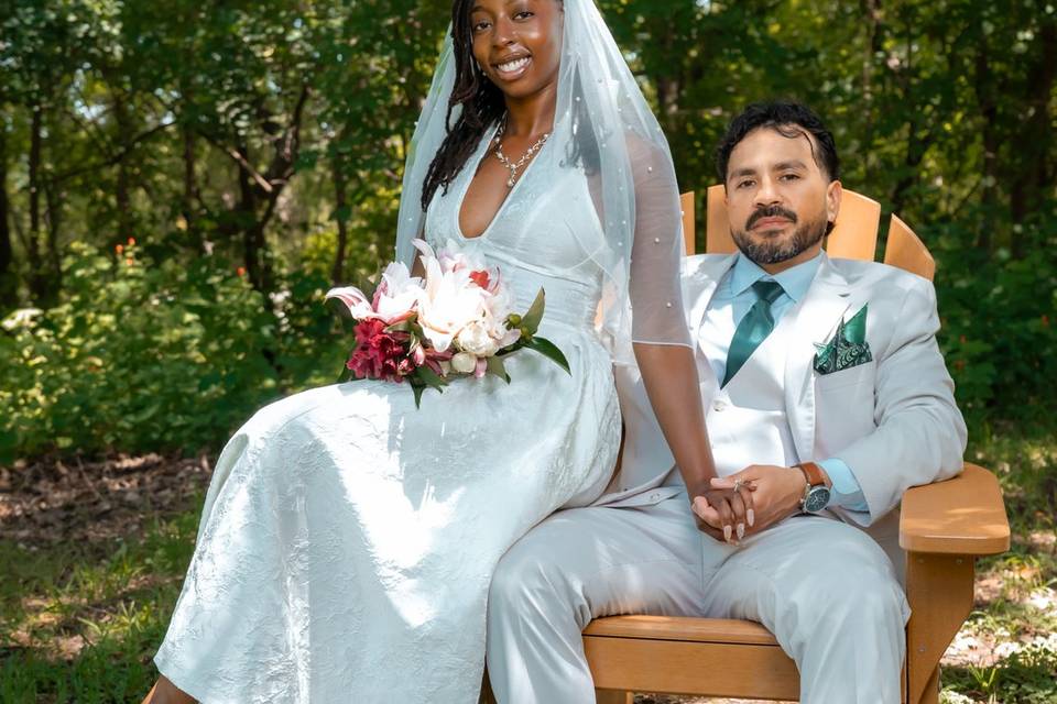 austin-wedding-couple-seated-portrait-zan-visuals.jpg