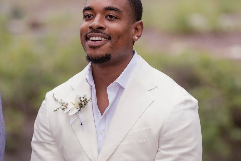 austin-wedding-groom-portrait–elegant-outdoor-bridal-photography.JPG