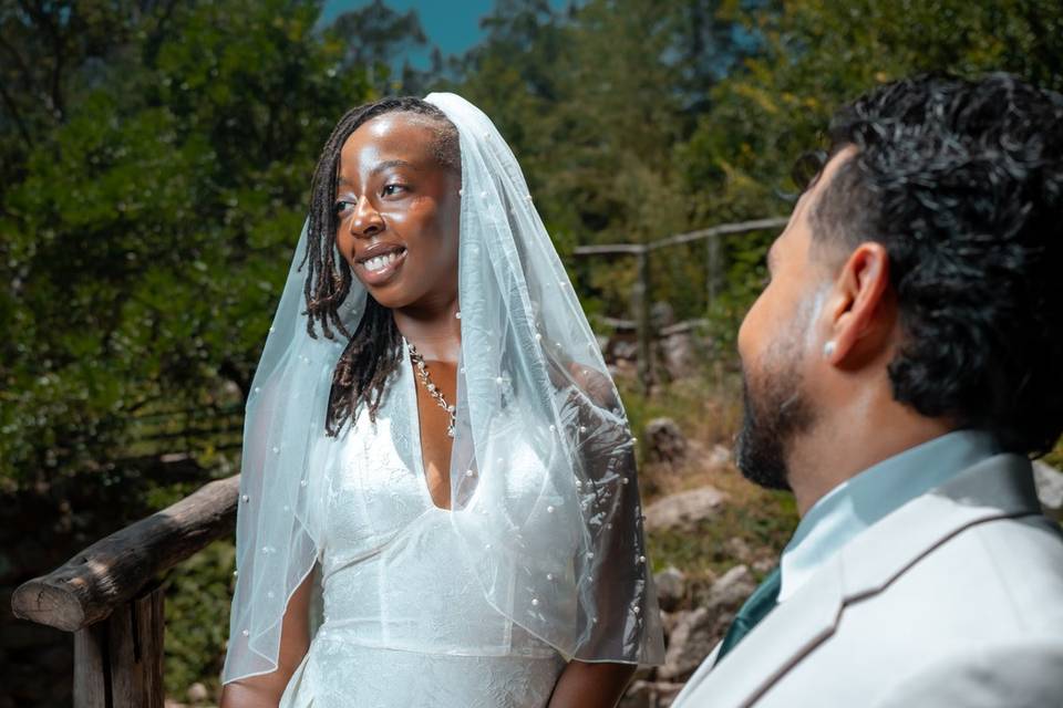 outdoor-wedding-couple-holding-hands-zan-visuals.jpg
