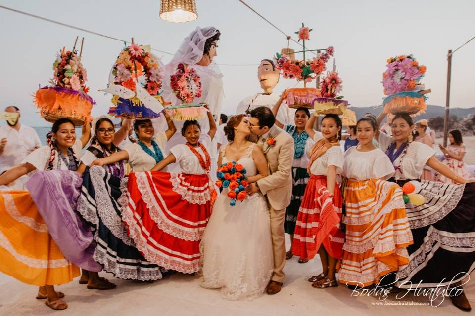 Oaxacan Calenda Tradition