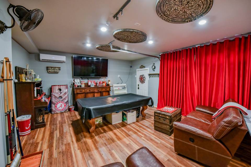 Theater/Grooms Rooms