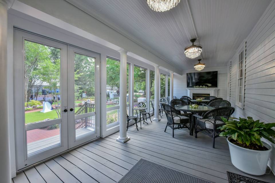 Garden porch inside 2