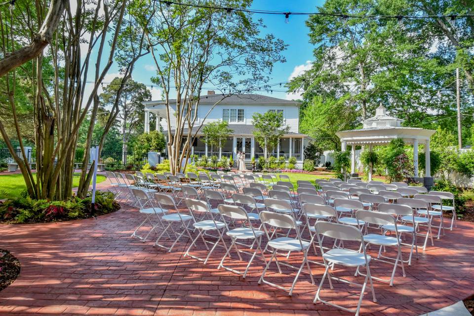 Garden during wedding