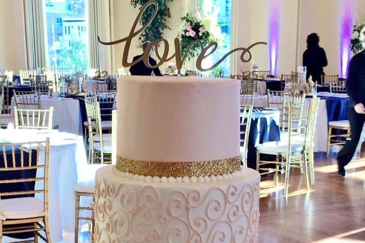 Four-tier spiral design cake