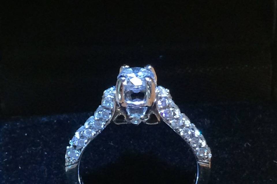 1.10 ct total weight engagement ring in 18kt white gold