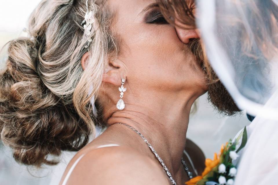 Veil Kiss