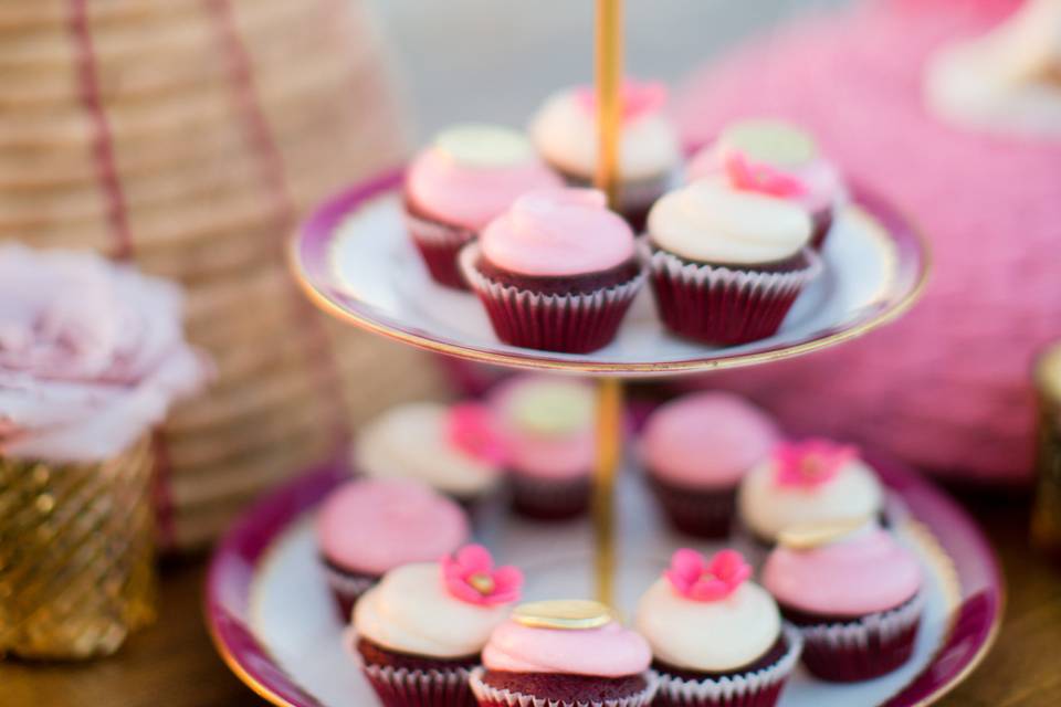 Pink & white wedding cupcakes with tiny pink floret toppers at broadway pier, sd