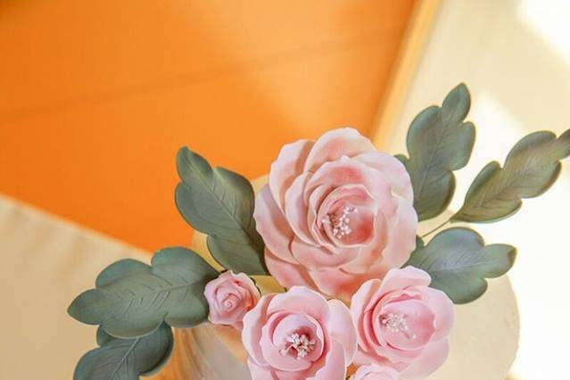 Horizontal texture buttercream + sugar flowers & leaves, coronado wedding