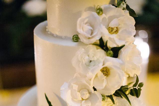 Classic wedding cake with white flowers