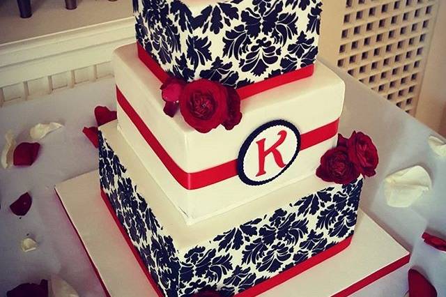 WEdding cake with red roses