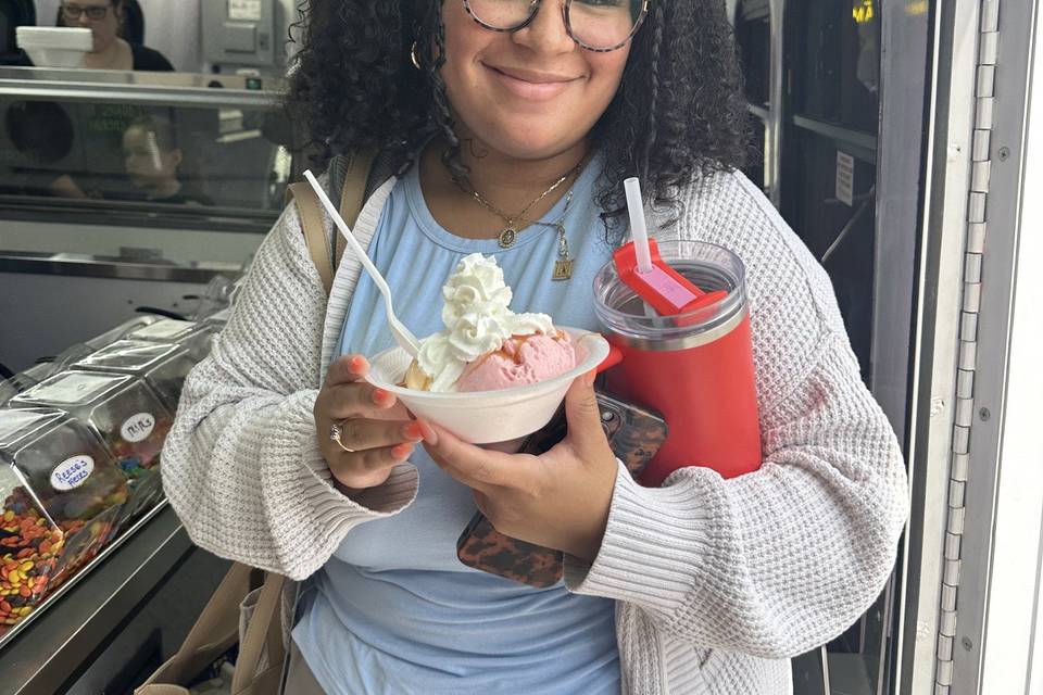 451759941_3668817030916Ellie P's Mobile Ice cream Parlor22_2788107925481687370_n