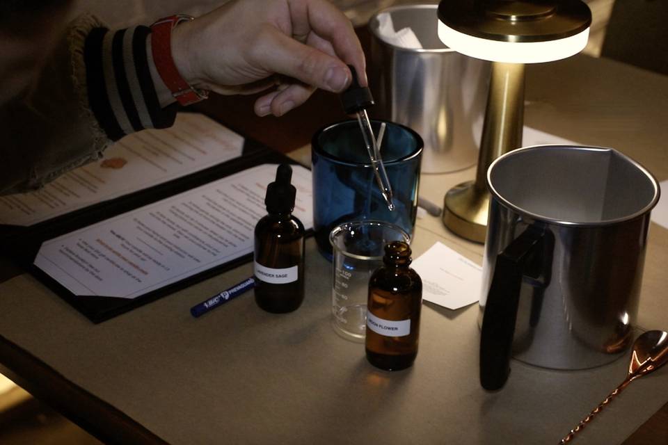 Desk for candlepouring
