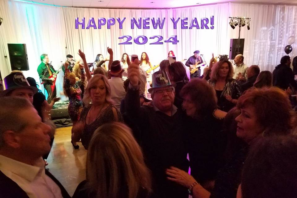 Valley Cats New Years Bash!