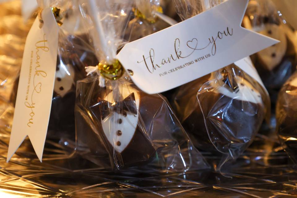 Tuxedo cake pops