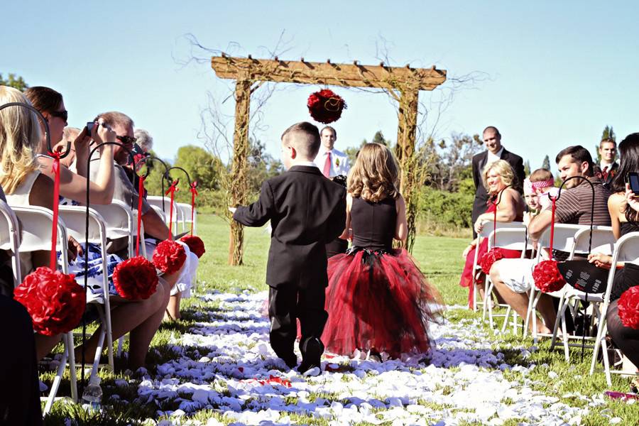 KIds at the wedding