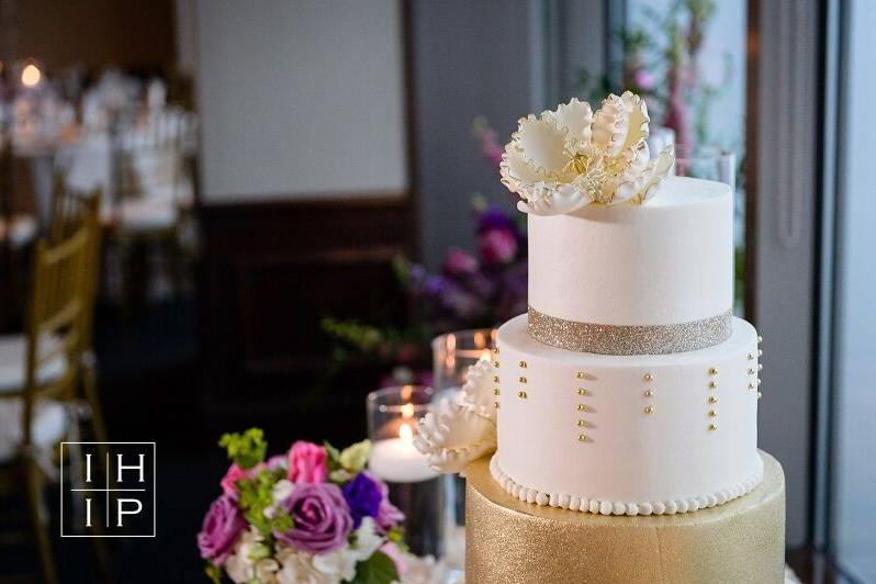 Simple wedding cake