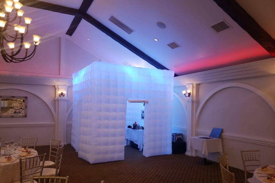 Igloo Booth