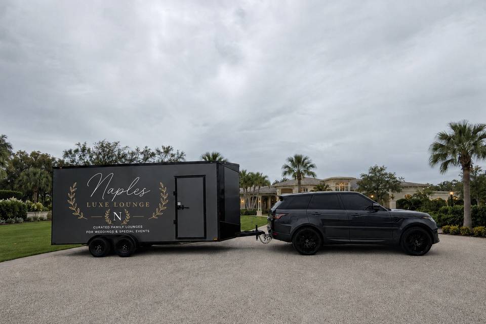 Naples Luxe Lounge