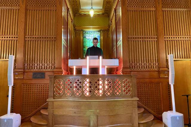 SIMPLY BALLROOM - DJ & Photo Booth Services