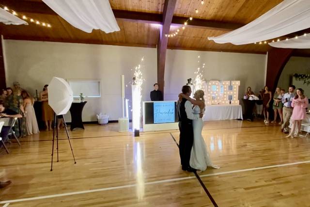SIMPLY BALLROOM - DJ & Photo Booth Services