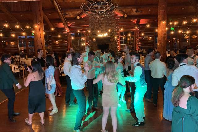 SIMPLY BALLROOM - DJ & Photo Booth Services