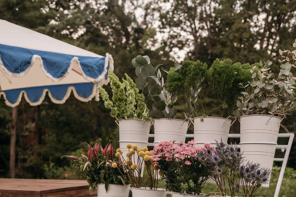Customizable flower bar