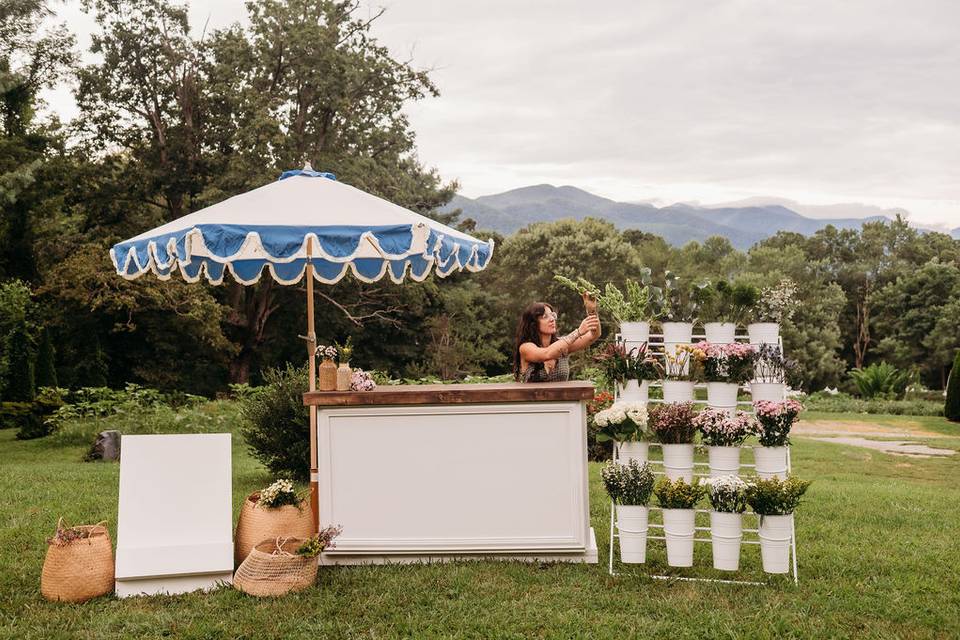 Customizable flower bar