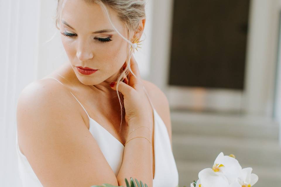 Modern bridal bouquet