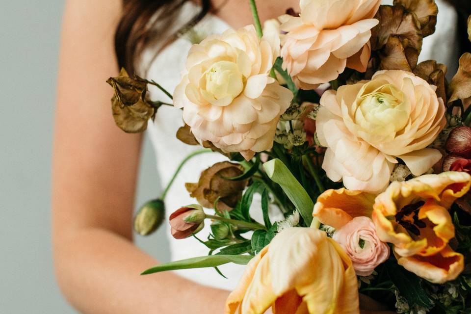 Soft yellow bridal bouquet