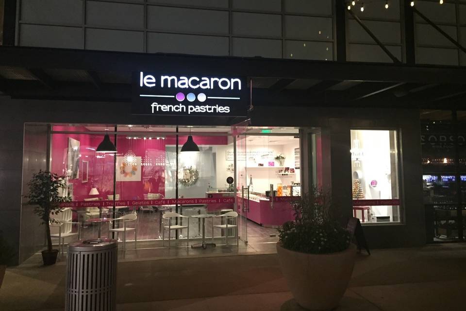 Le Macaron French Pastries