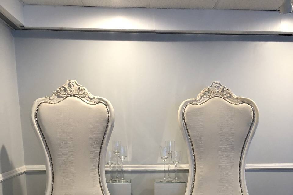 Throne chairs