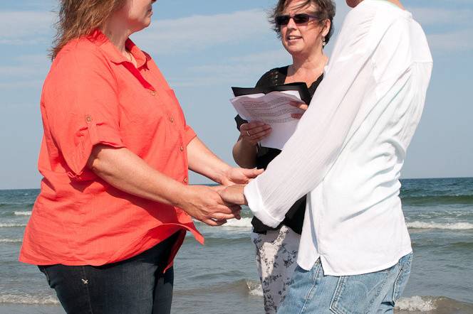 Wedding on Jenness Beach.  Picture by Amy Simoneau Photography. www,ajsimoneau.com