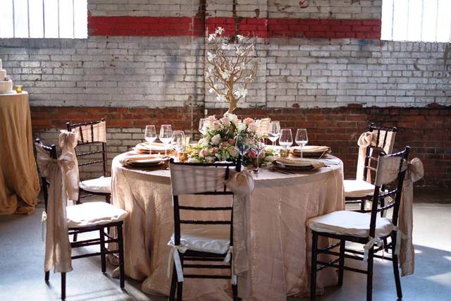 Table setting and centerpiece