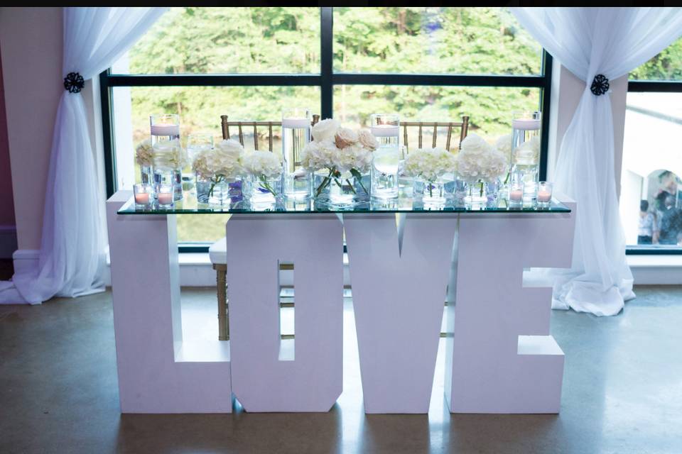 Sweetheart table