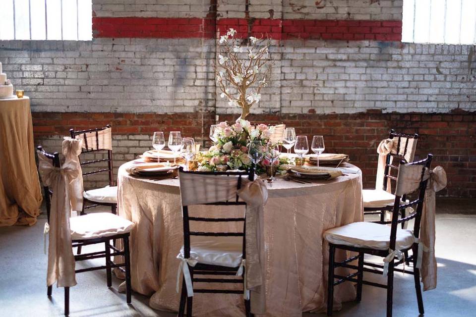 Table setting and centerpiece