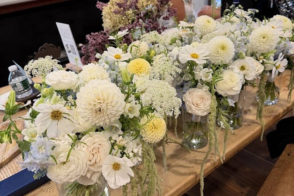 florale-white-wedding-bouquets.jpg