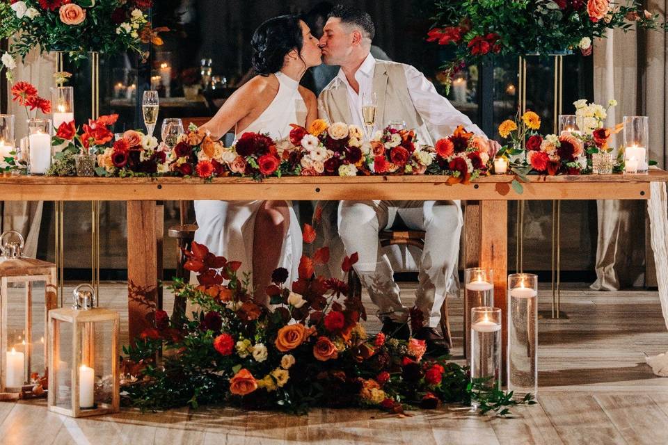 hudson-valley-fall-wedding-sweetheart-table-florals-florale.jpg