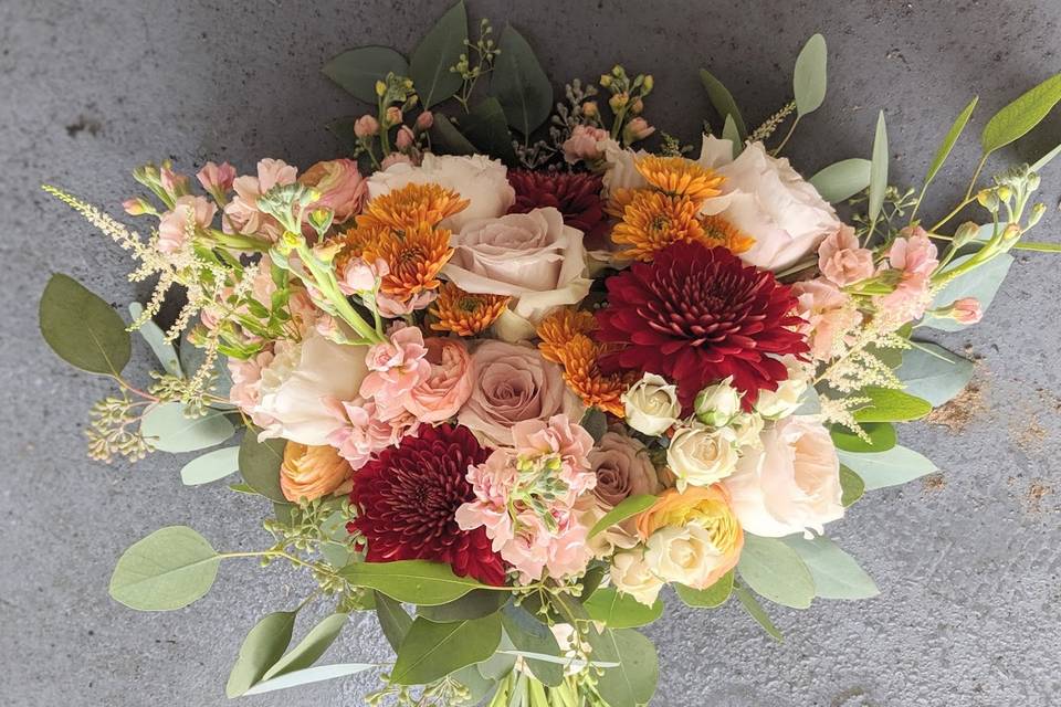 Fall toned bridal bouquet