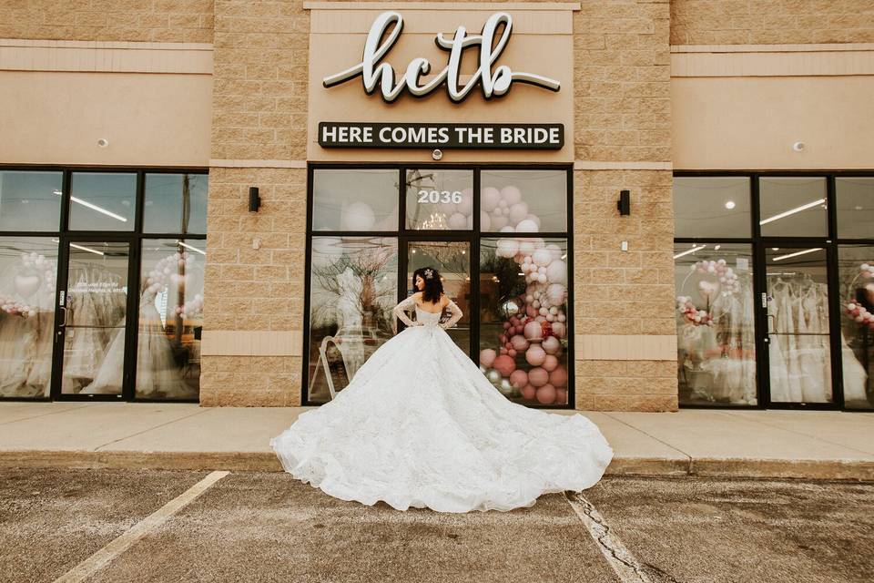 Here Comes the Bride Dress Attire Glendale Heights IL