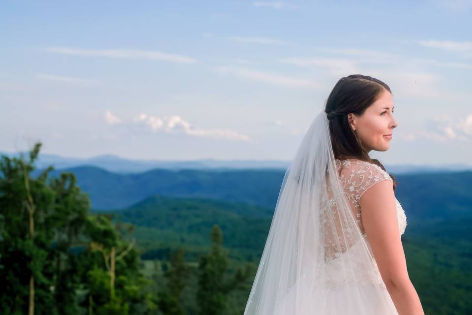 Bride photo in mountains
