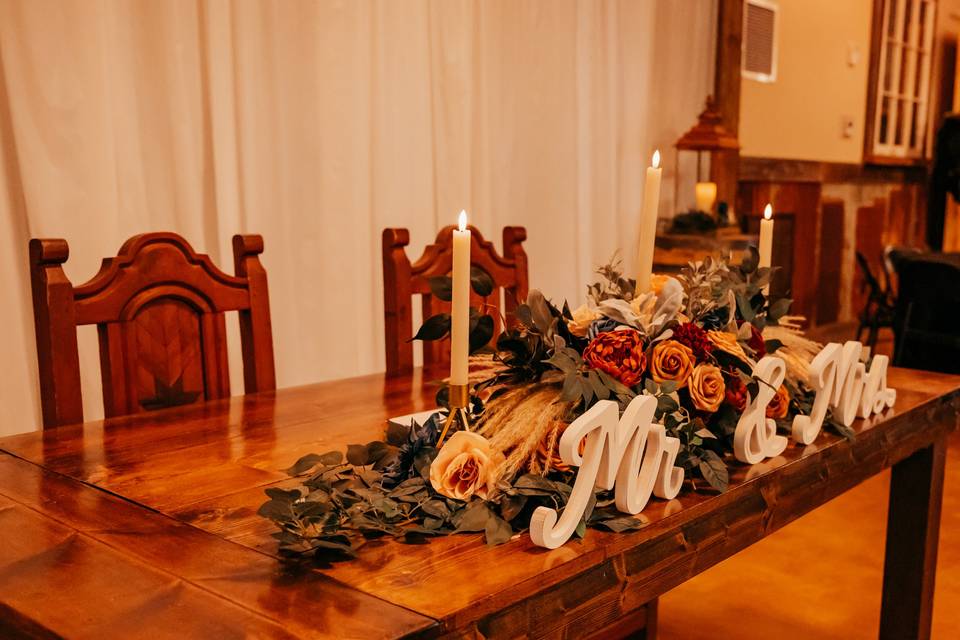 Rustic Barn Sweetheart table