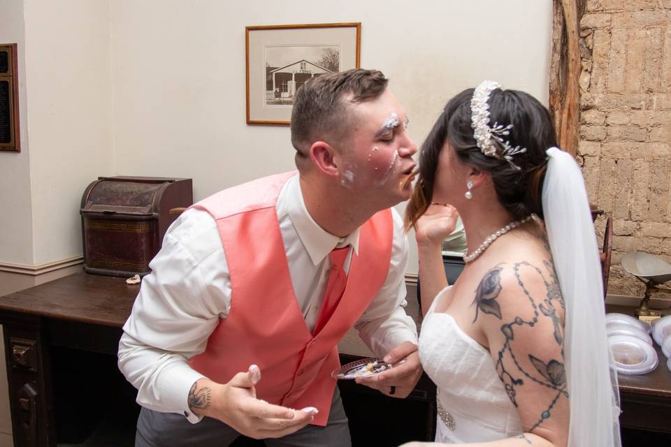 Kiss after Cake fight