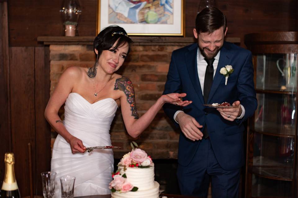 Elopement cake cutting