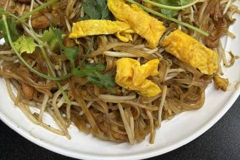 PAD THAI WITH HALAL CHICKEN