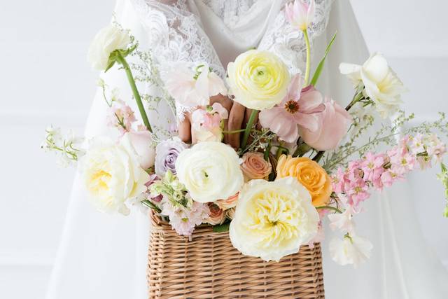 Trendy basket bouquets