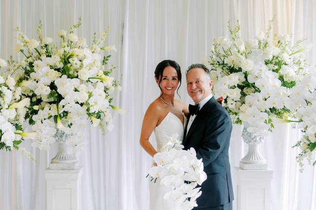 Elevated ceremony pillars