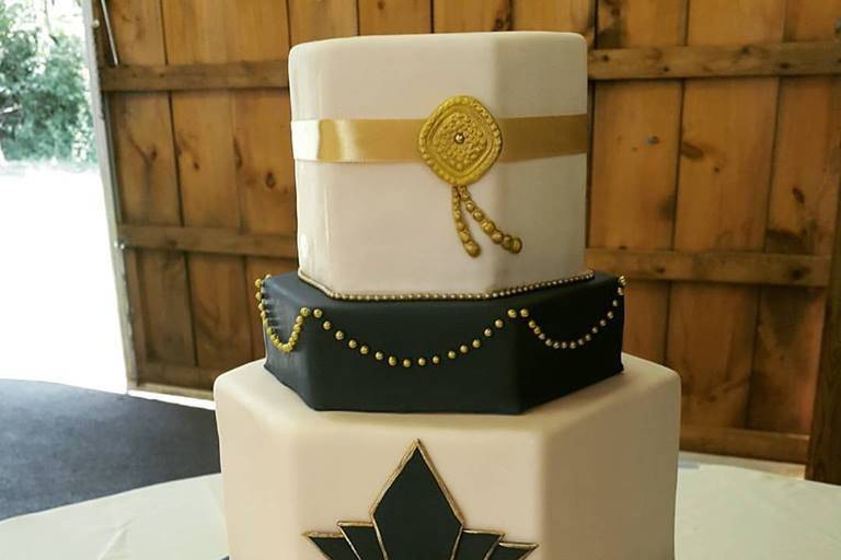 Art deco geometric cake