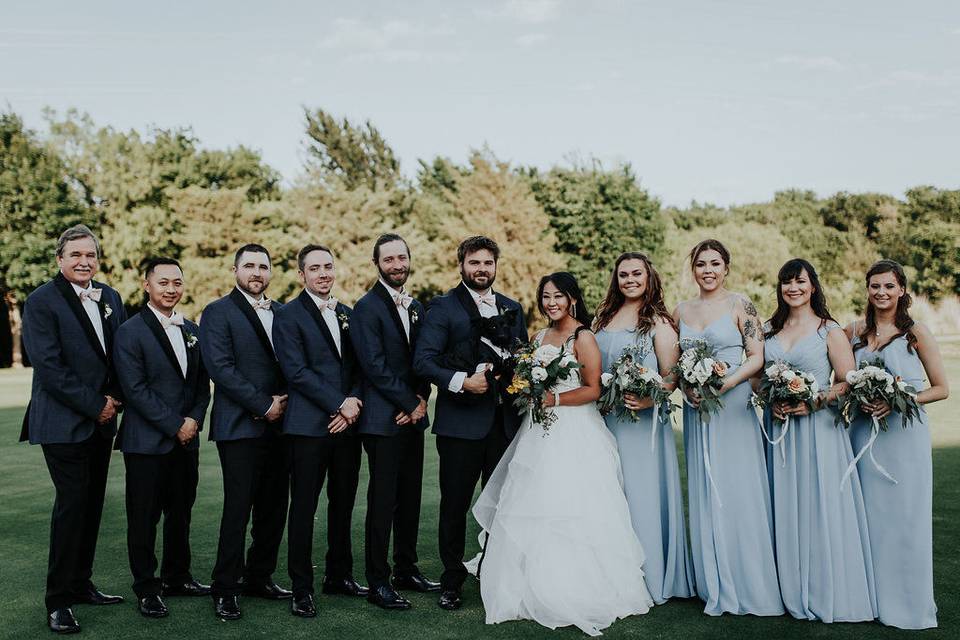 Group photo with bridesmaids and groomsmen